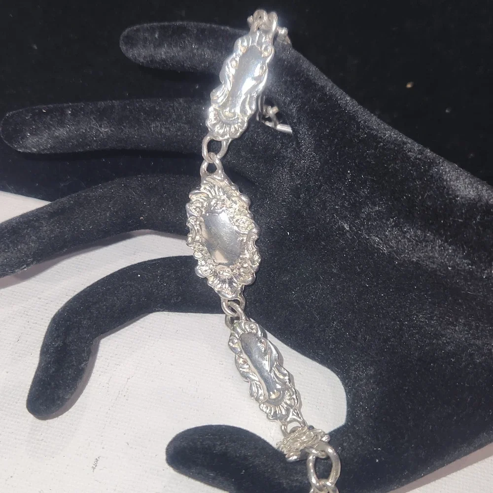 Silver Tone Repousse Floral Scroll Link Toggle Bracelet premier design 6.5 Inch